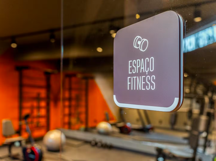 Entrada do espaço fitness do condomínio