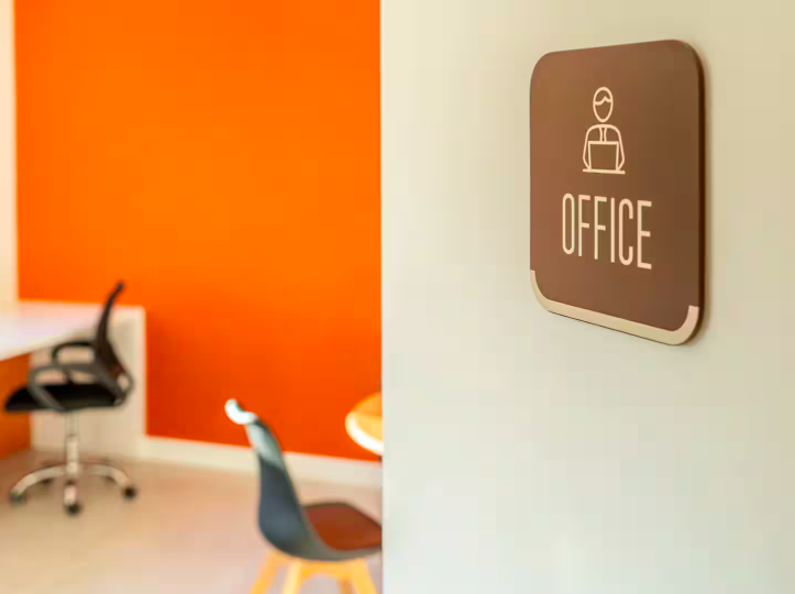Entrada do escritório coworking do condomínio