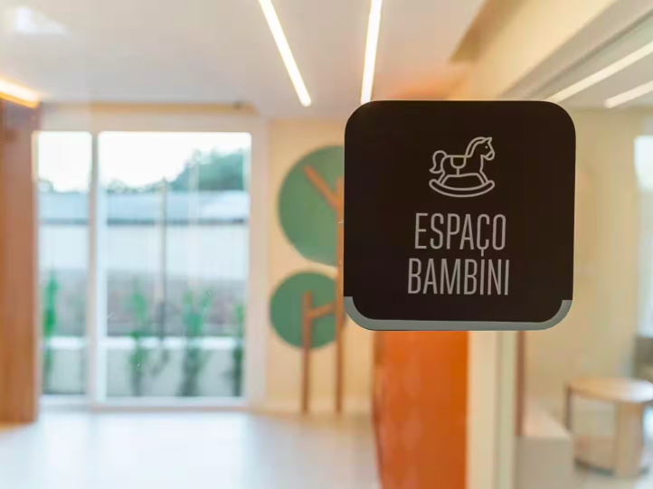 Entrada do Espaço Bambini, brinquedoteca do condomínio